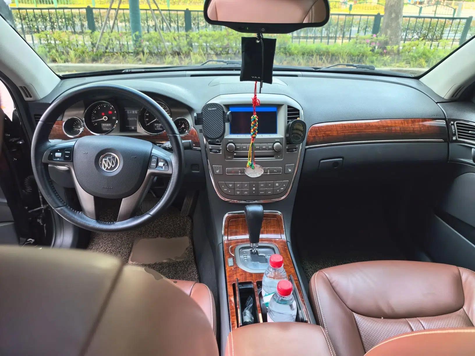 Buick Park Avenue 2011 Bao'ao Forum Commemorative Edition — миниатюра 10
