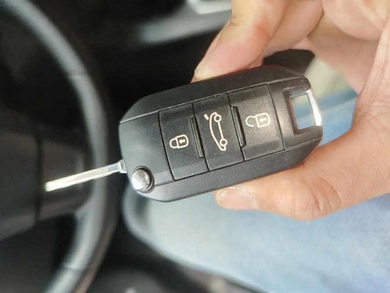 Peugeot 301 2016 1.6L Manual Comfort Edition — миниатюра 9
