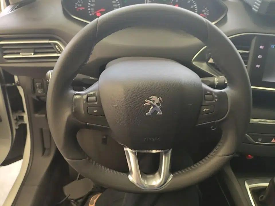 Peugeot 308S 2015 1.2T Automatic Jingchi Edition — миниатюра 14