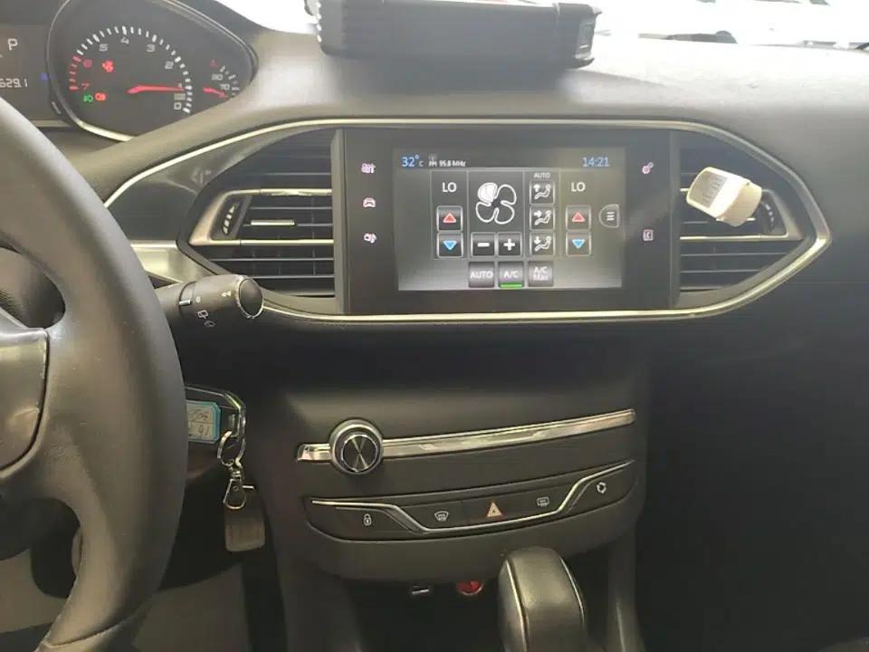 Peugeot 308S 2015 1.2T Automatic Jingchi Edition — миниатюра 16