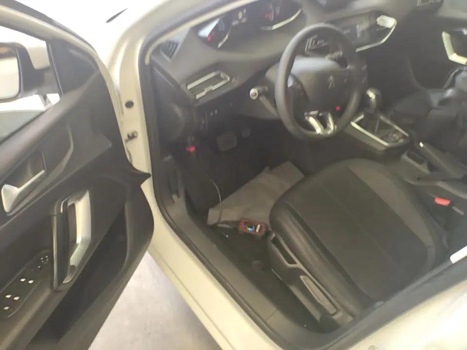 Peugeot 308S 2015 1.2T Automatic Jingchi Edition — миниатюра 19