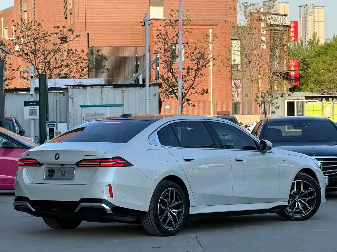 BMW i5 2024 eDrive 35L Premium M Sport Package — миниатюра 7