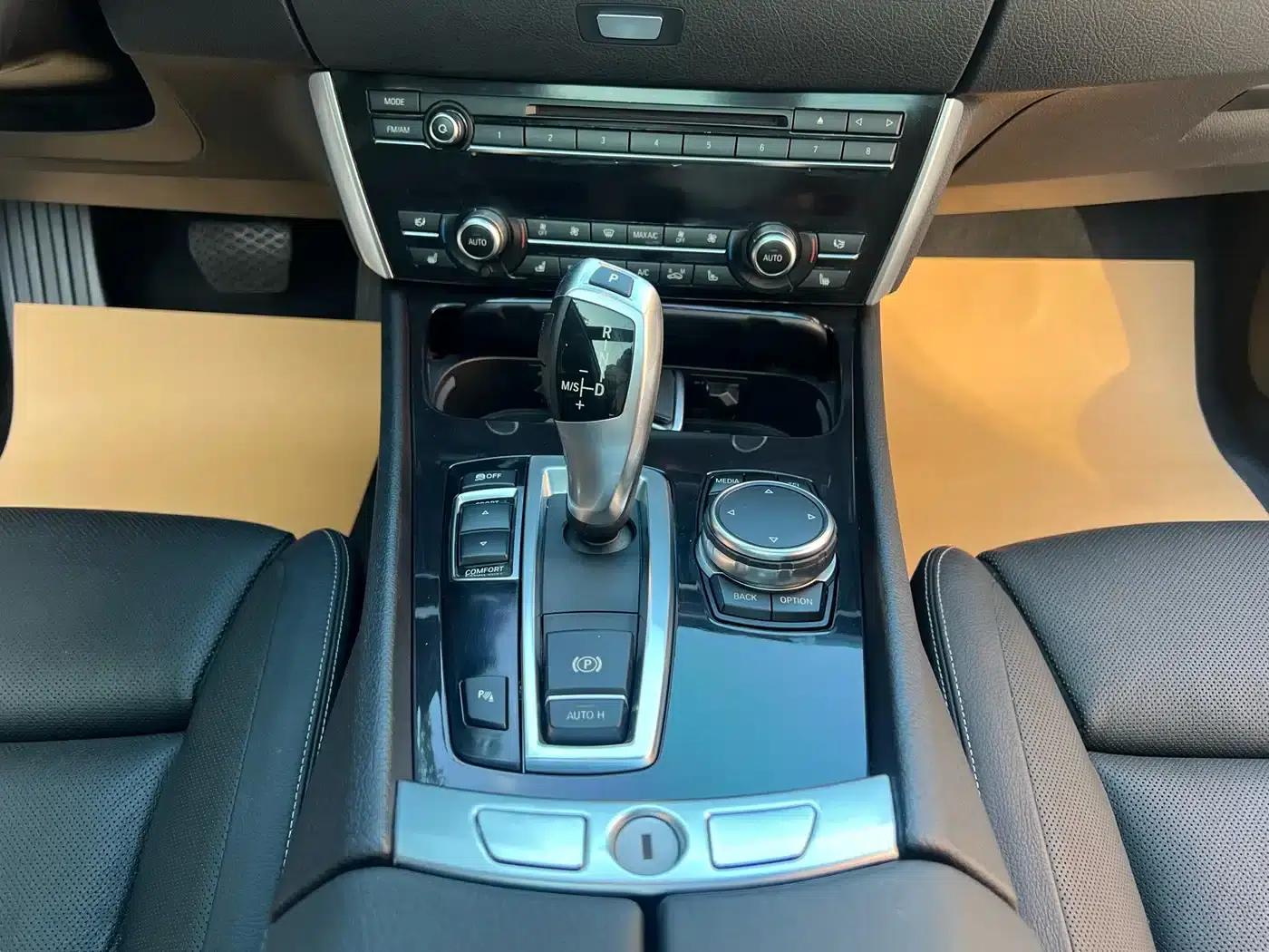 BMW 5 Series GT 2015 528i Luxury — миниатюра 12
