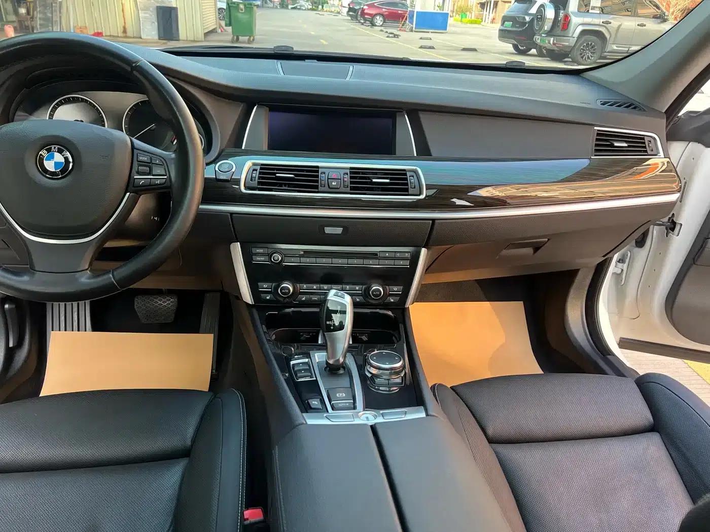 BMW 5 Series GT 2015 528i Luxury — миниатюра 13