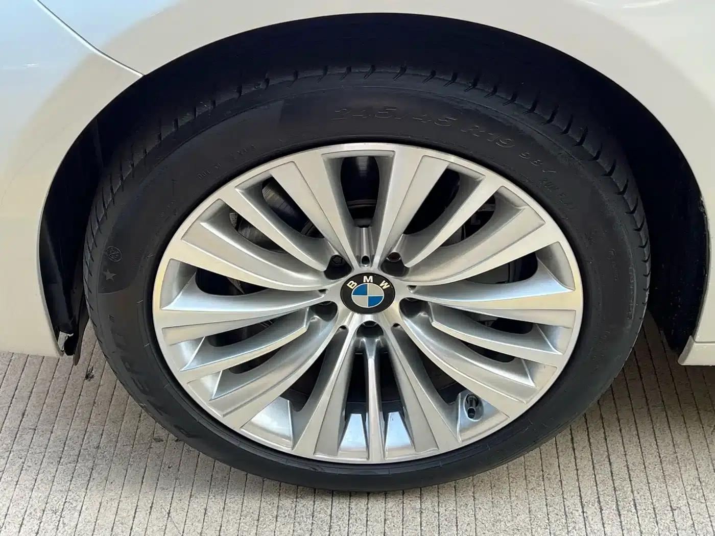 BMW 5 Series GT 2015 528i Luxury — миниатюра 18