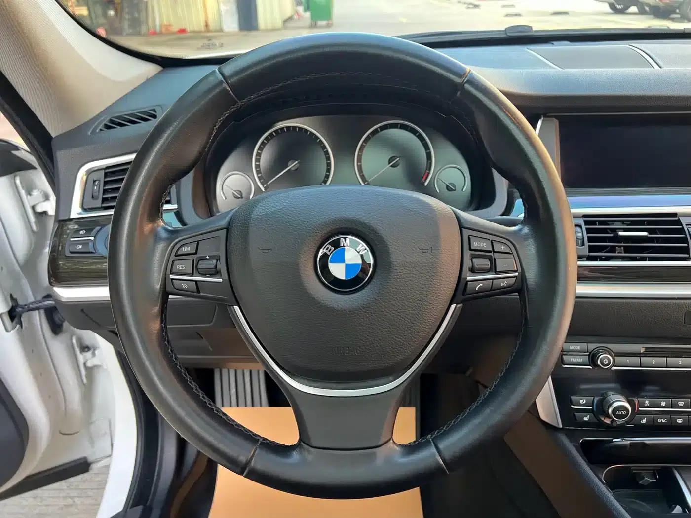 BMW 5 Series GT 2015 528i Luxury — миниатюра 9