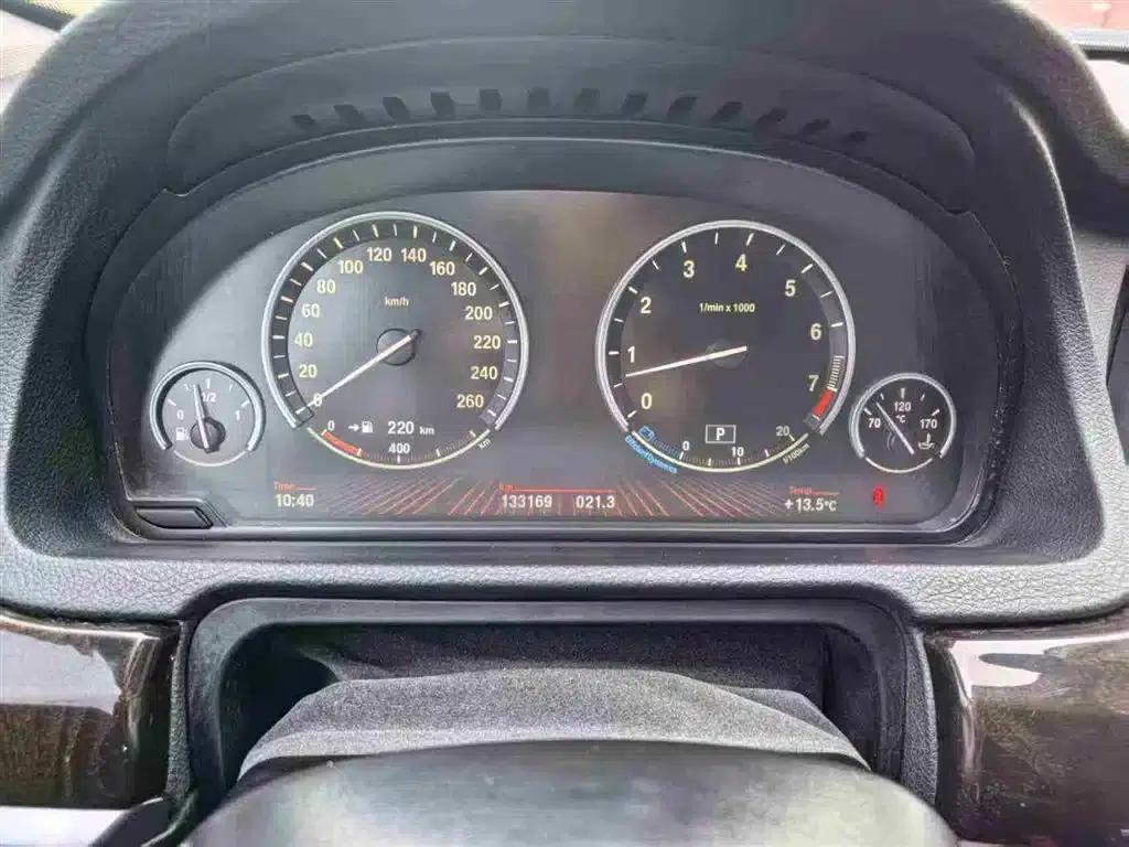 BMW 5 Series GT 2010 535i Leading Edition — миниатюра 10