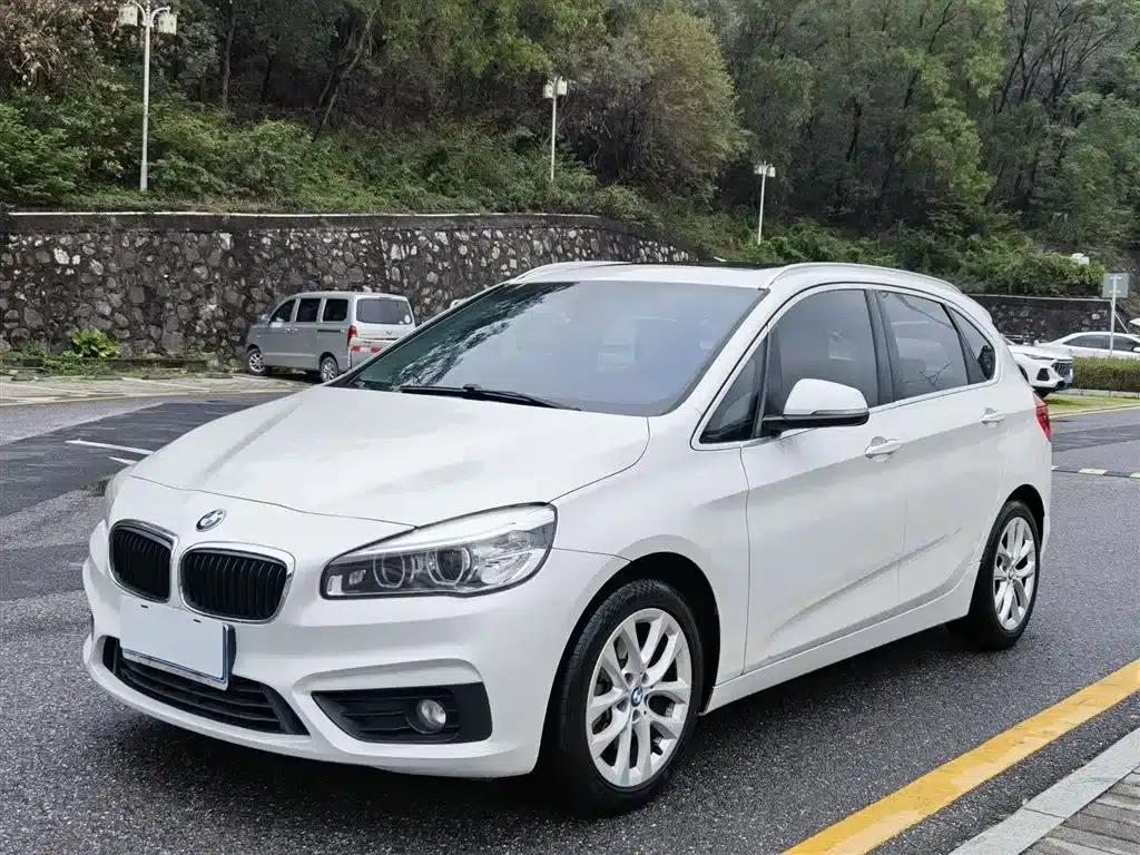 2016 BMW 2 Series Gran Tourer 220i Leading Edition — миниатюра 1