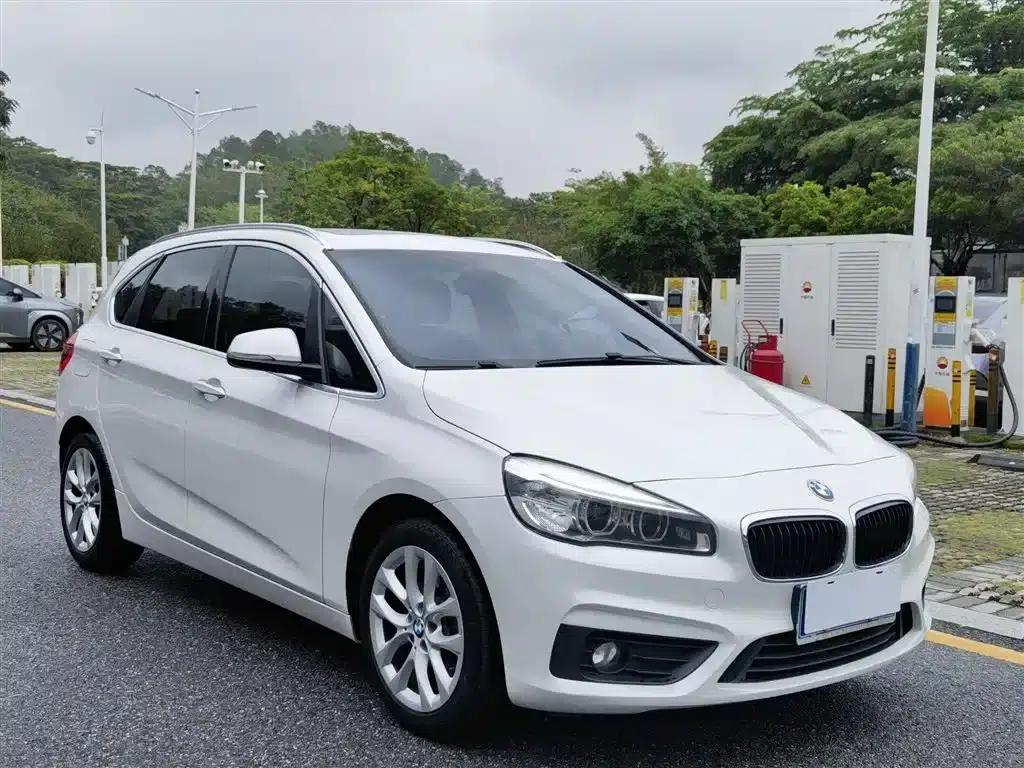 2016 BMW 2 Series Gran Tourer 220i Leading Edition — миниатюра 4
