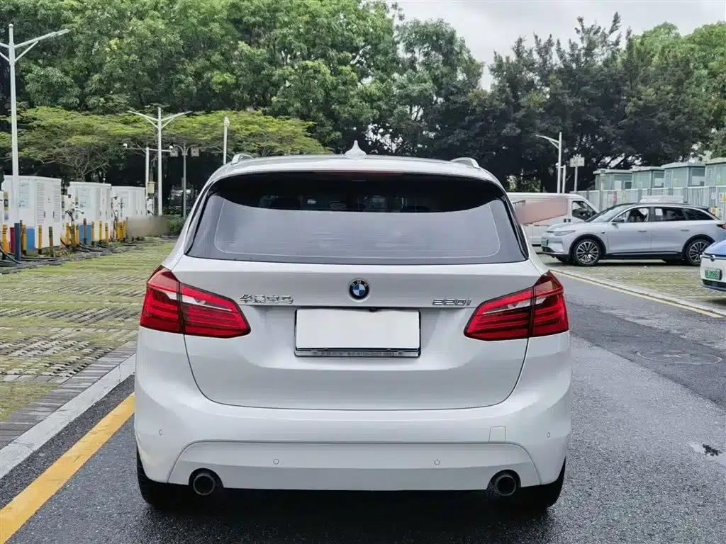 2016 BMW 2 Series Gran Tourer 220i Leading Edition — миниатюра 6