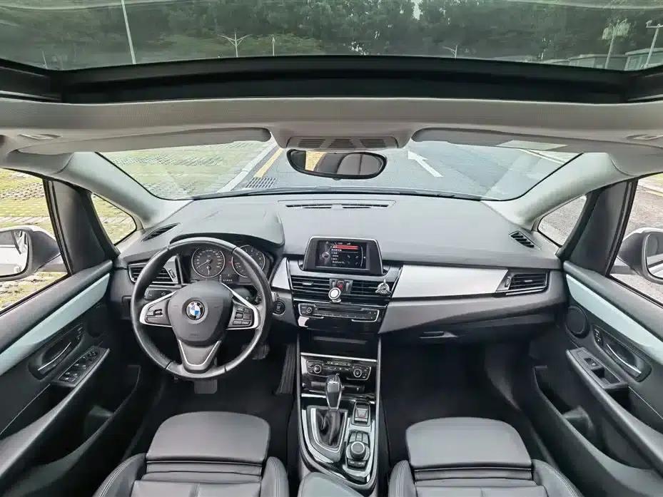 2016 BMW 2 Series Gran Tourer 220i Leading Edition — миниатюра 8