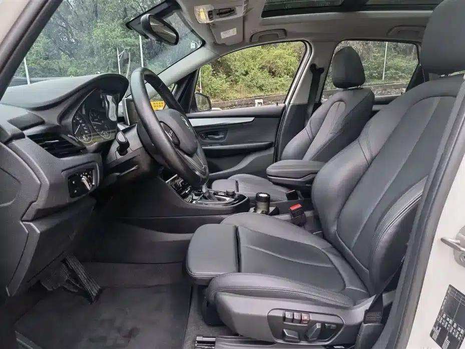 2016 BMW 2 Series Gran Tourer 220i Leading Edition — миниатюра 9