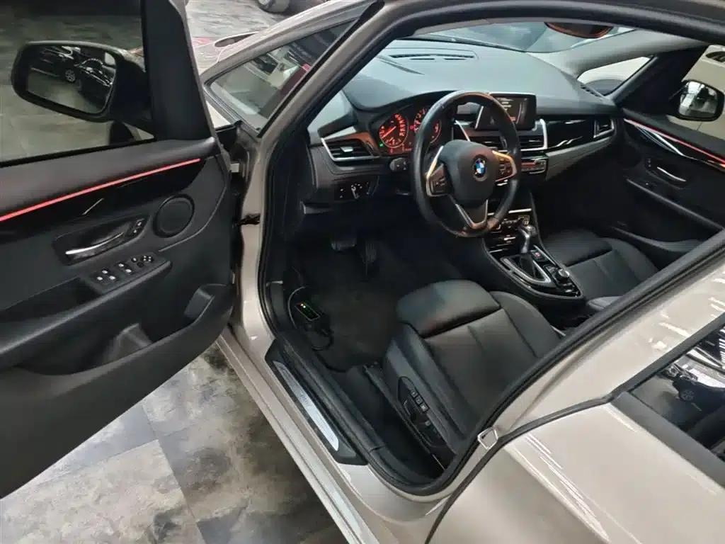2016 BMW 2 Series Gran Tourer 218i Sport Design Package — миниатюра 16