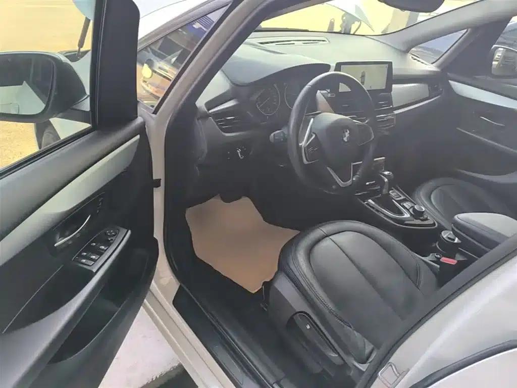 2016 BMW 2 Series Gran Tourer 218i Leading Edition — миниатюра 16