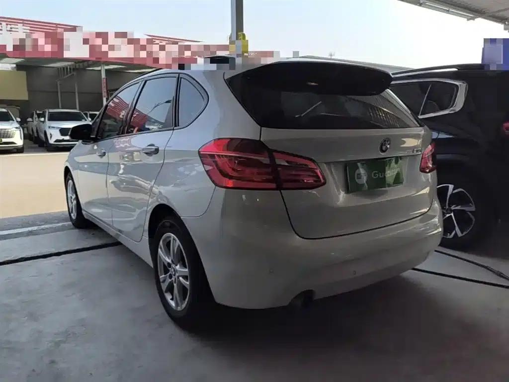 2016 BMW 2 Series Gran Tourer 218i Leading Edition — миниатюра 5