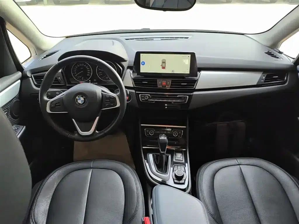 2016 BMW 2 Series Gran Tourer 218i Leading Edition — миниатюра 10