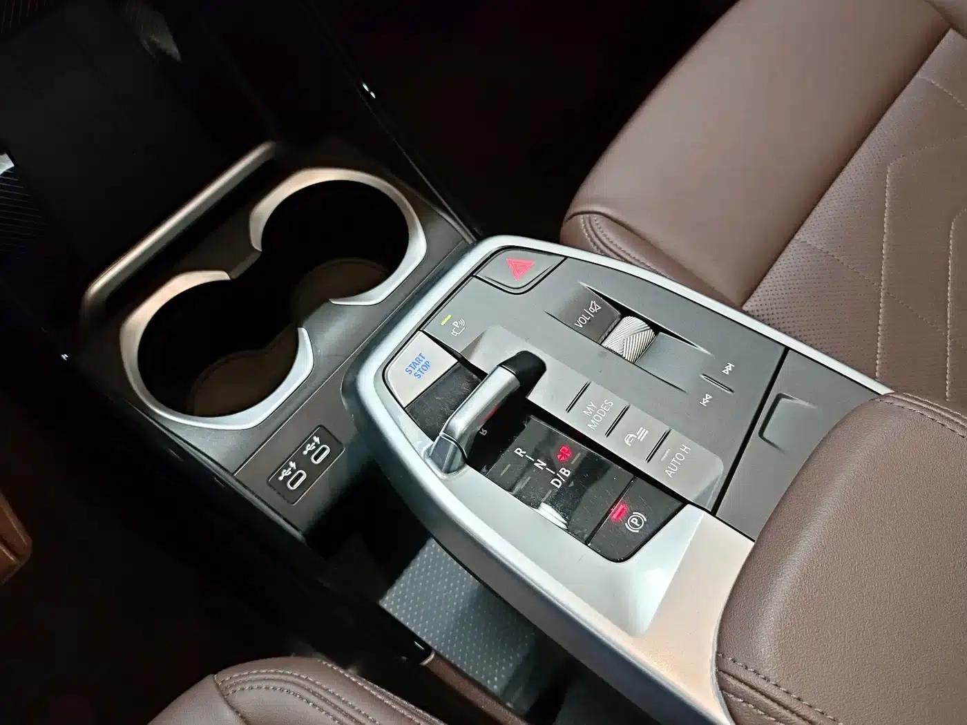 BMW iX1 2023 xDrive30L X Design Package — миниатюра 12
