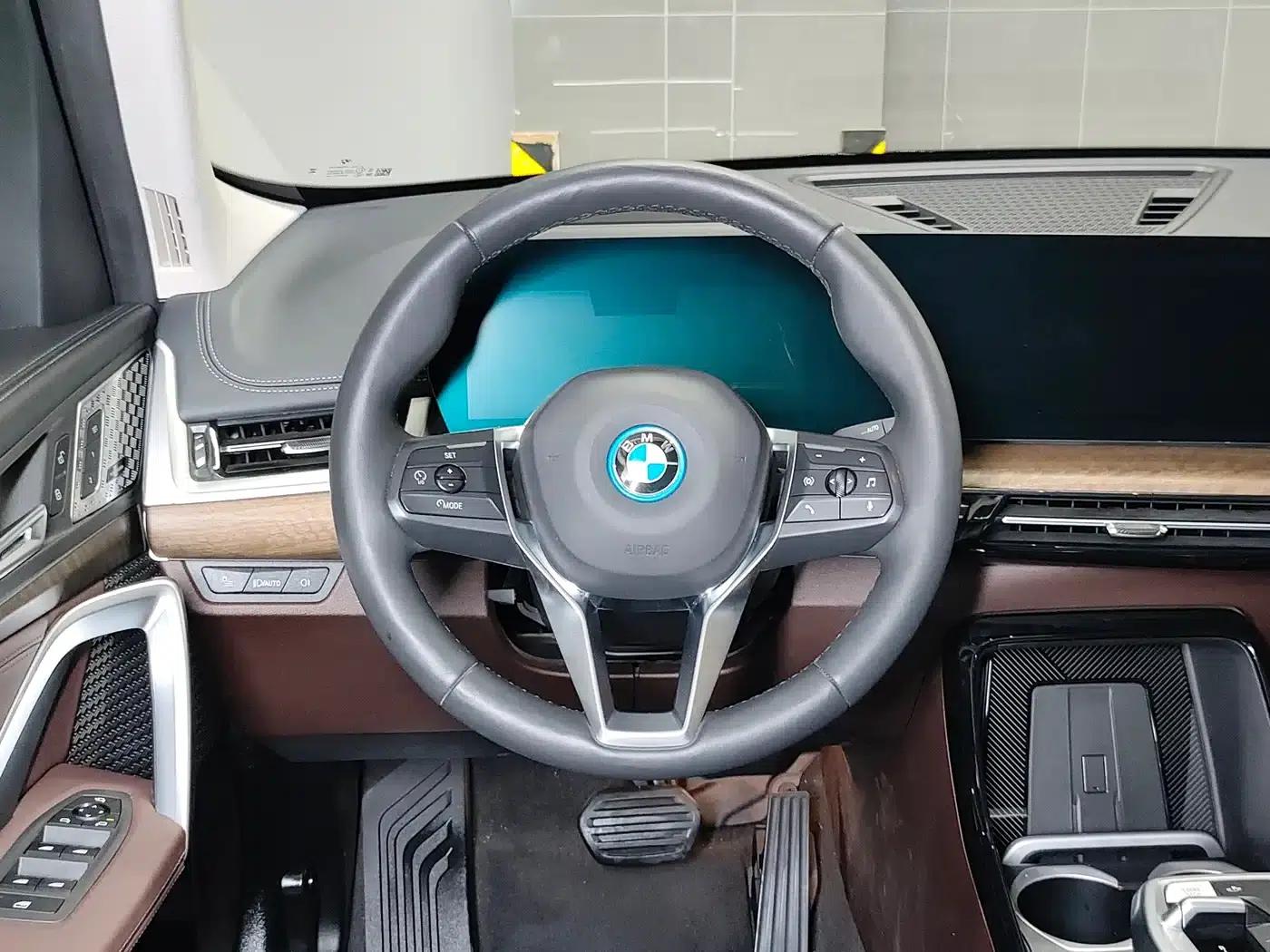 BMW iX1 2023 xDrive30L X Design Package — миниатюра 21