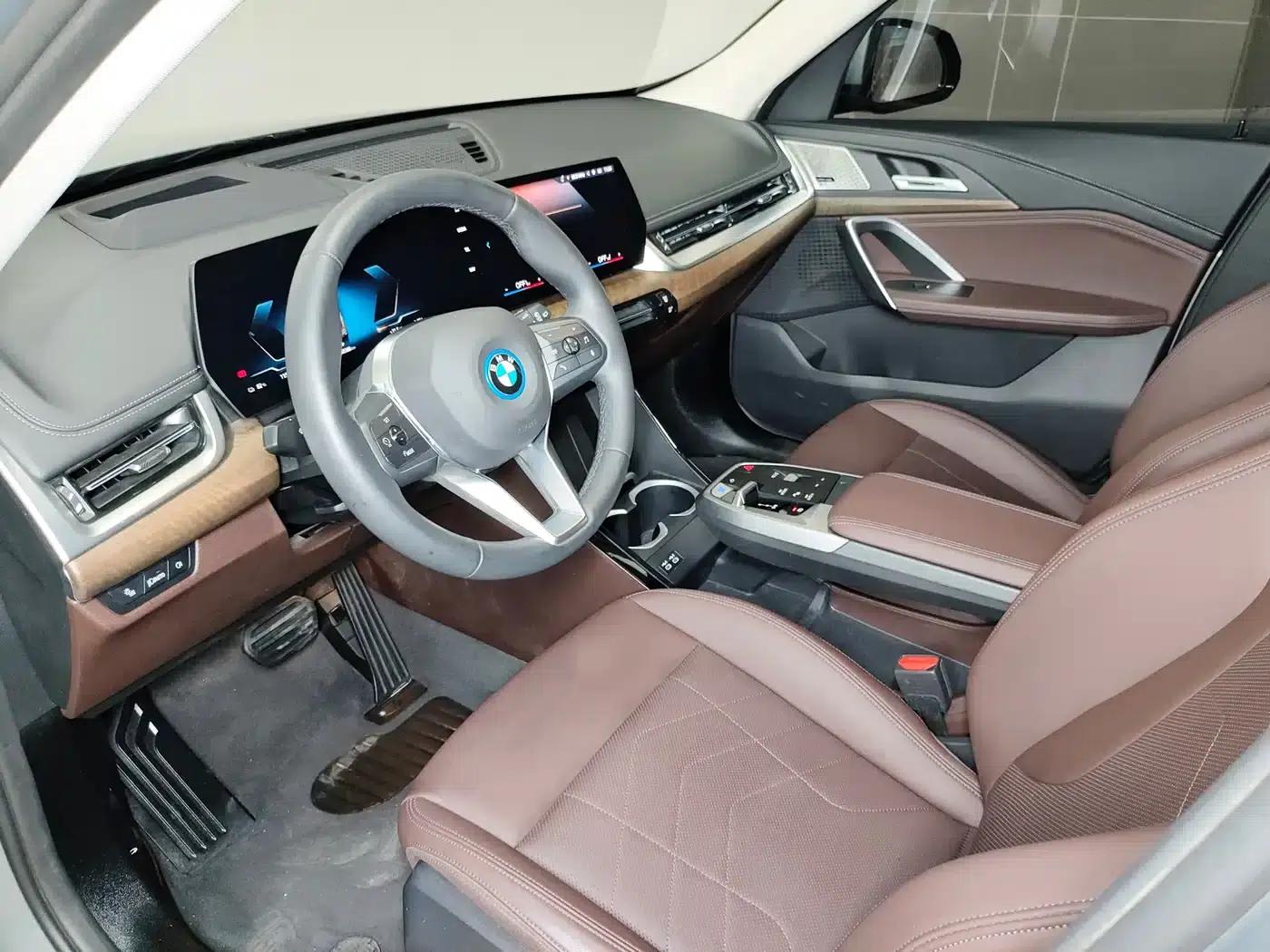 BMW iX1 2023 xDrive30L X Design Package — миниатюра 8