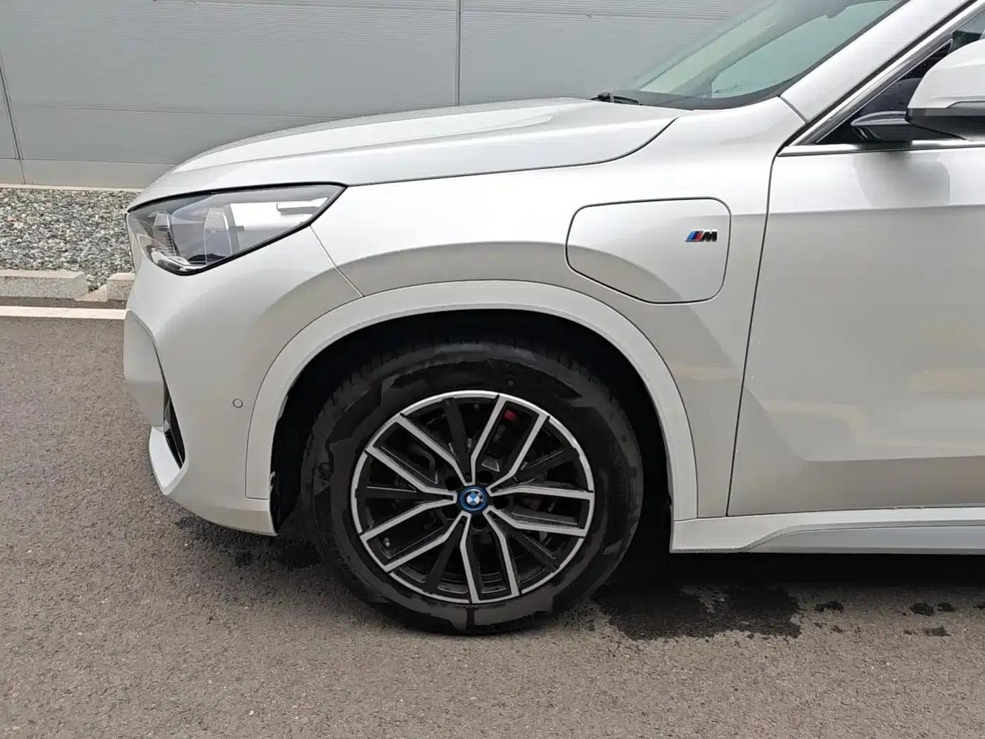 BMW iX1 2025 eDrive25L M Sport Package — миниатюра 5