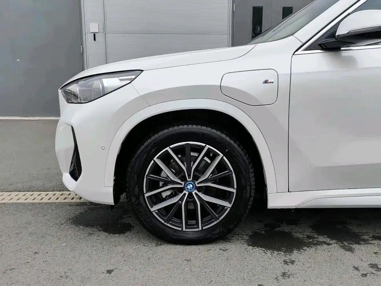 BMW iX1 2023 eDrive25L M Sport Package — миниатюра 12