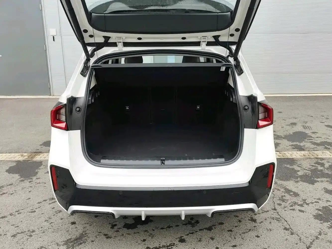 BMW iX1 2023 eDrive25L M Sport Package — миниатюра 13