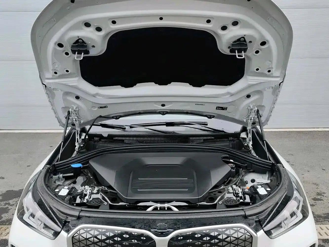 BMW iX1 2023 eDrive25L M Sport Package — миниатюра 3