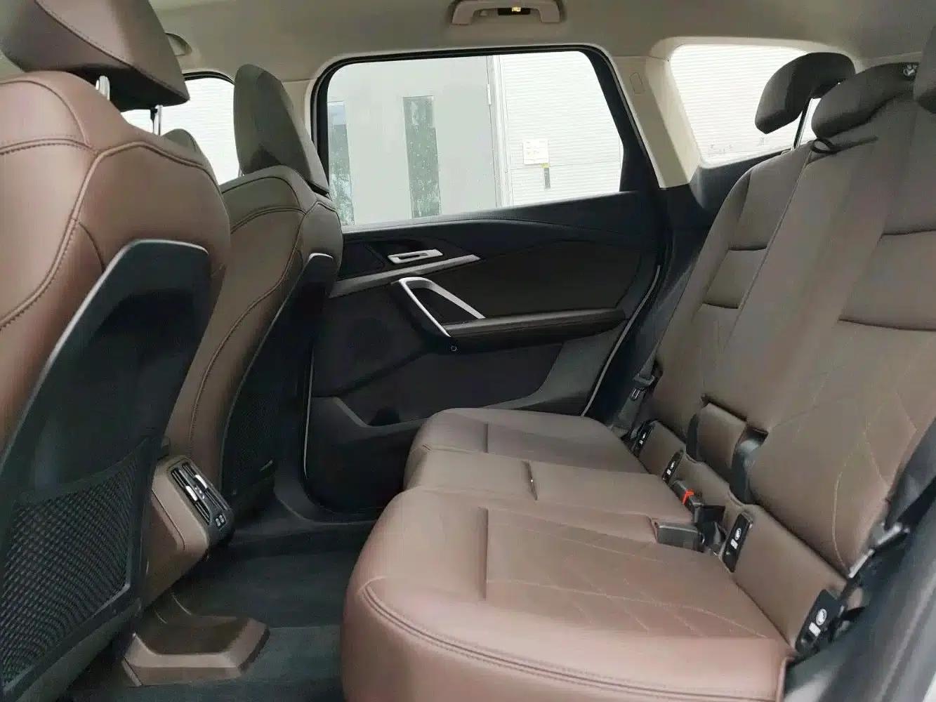 BMW iX1 2023 eDrive25L M Sport Package — миниатюра 10