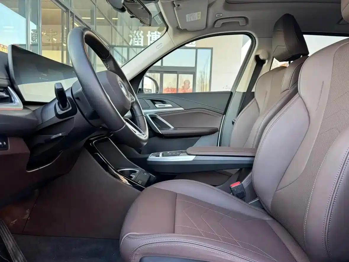 BMW iX1 2023 eDrive25L M Sport Package — миниатюра 11