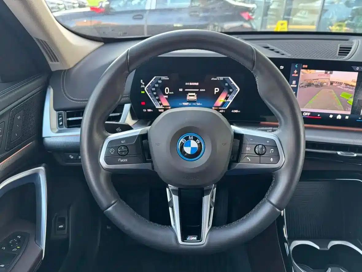 BMW iX1 2023 eDrive25L M Sport Package — миниатюра 10