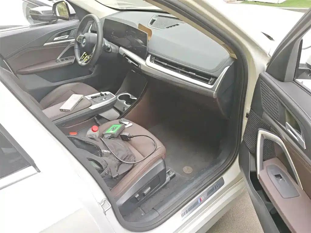 BMW iX1 2023 eDrive25L M Sport Package — миниатюра 11