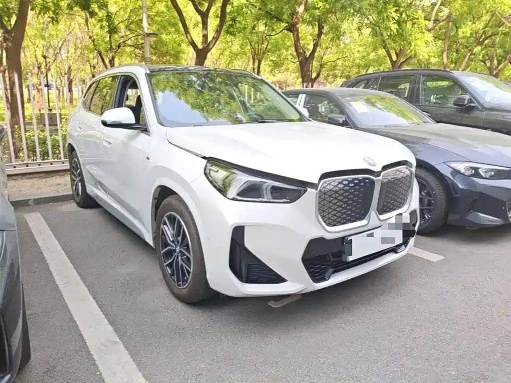 BMW iX1 2023 eDrive25L M Sport Package — миниатюра 7