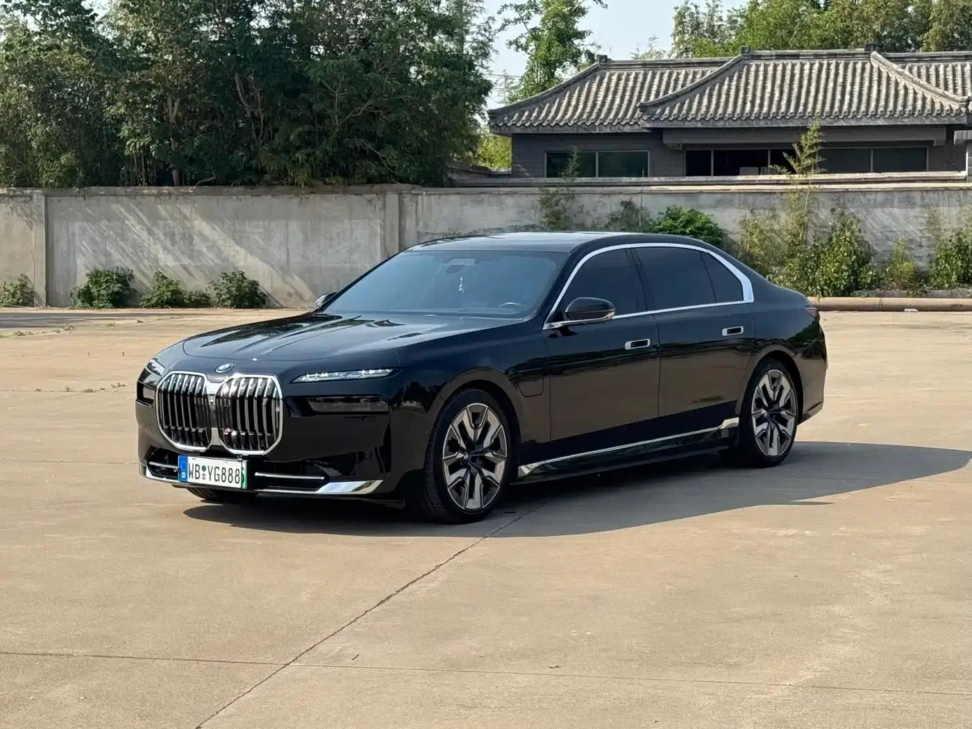 BMW i7 2023 eDrive50L Luxury Package — миниатюра 1