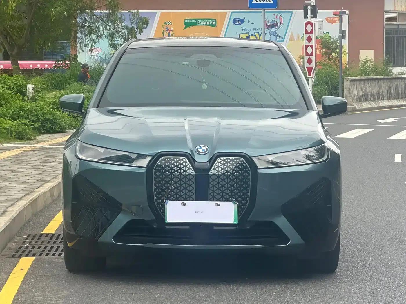 BMW iX 2023 xDrive50 — миниатюра 2