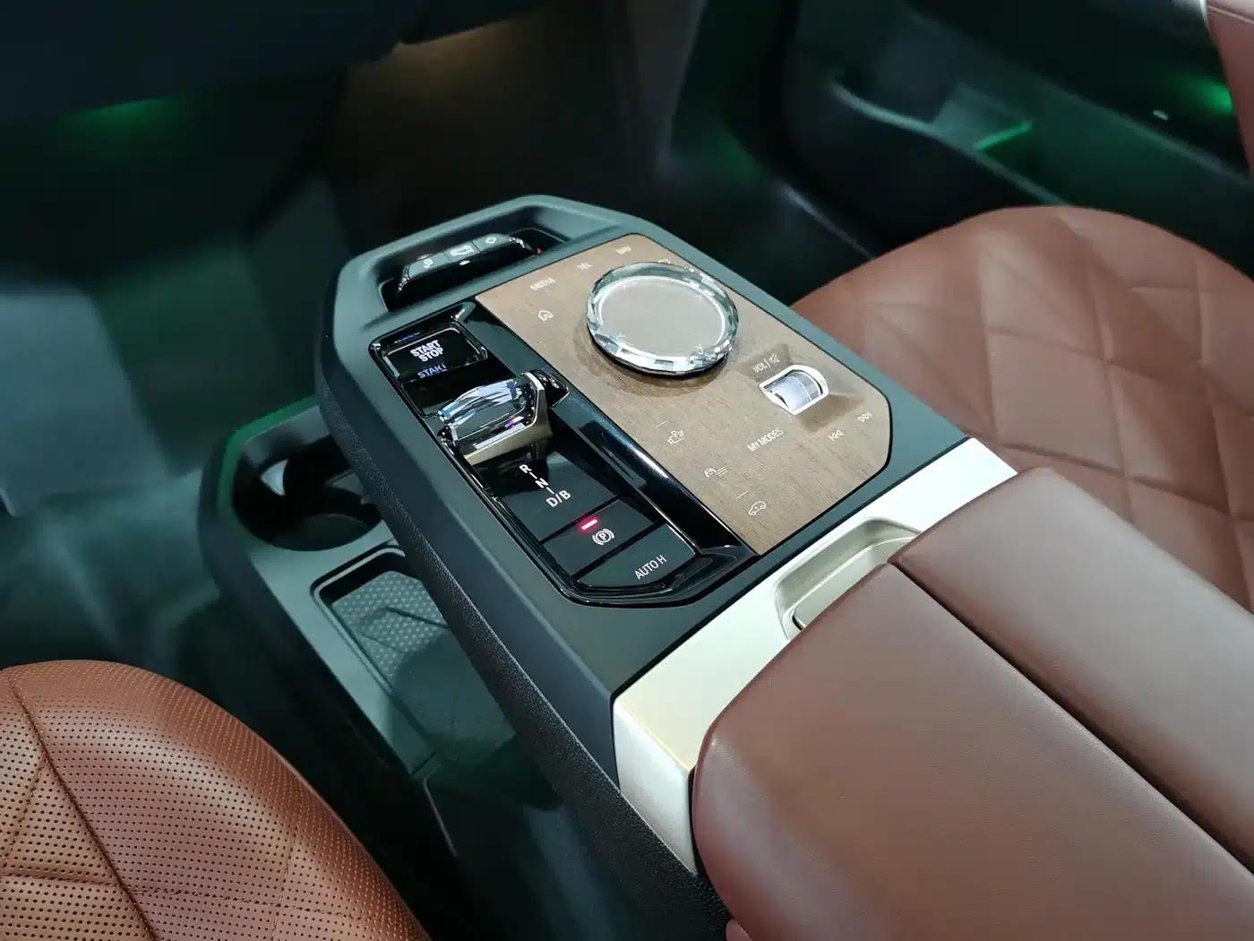 BMW iX M60 2022 M60 — миниатюра 16