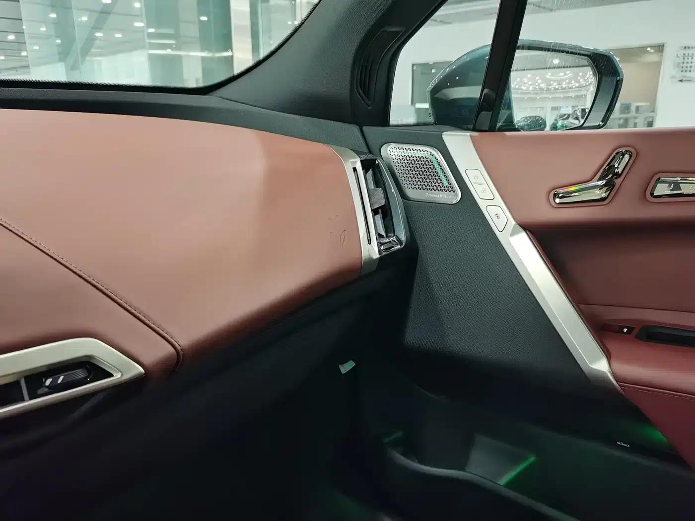 BMW iX M60 2022 M60 — миниатюра 17