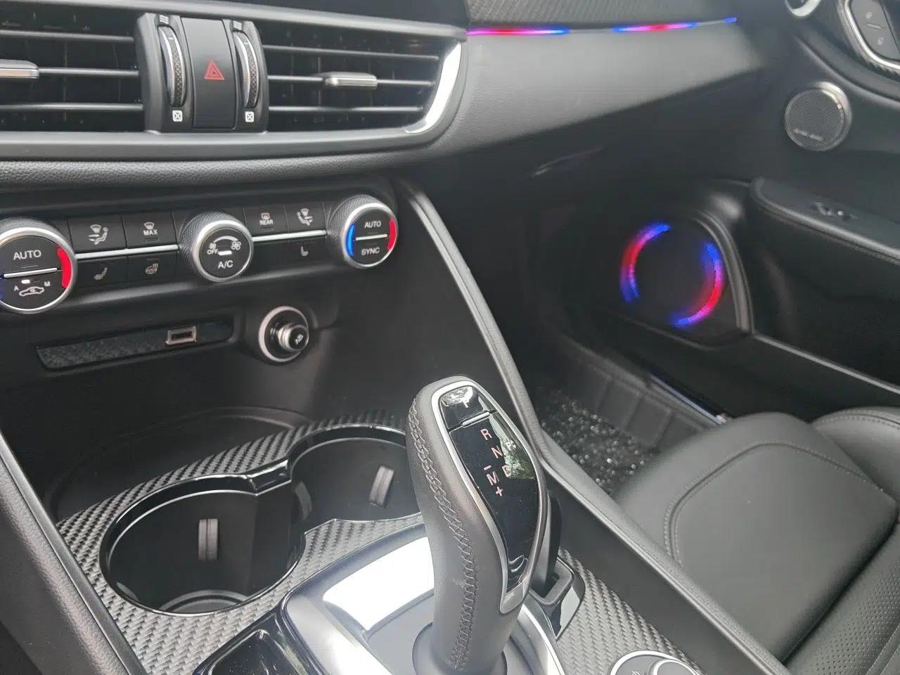 Alfa Romeo Giulia 2023 2.9T V6 520HP Four-Leaf Clover Edition — миниатюра 15