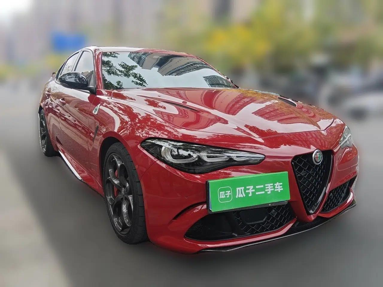 Alfa Romeo Giulia 2023 2.9T V6 520HP Four-Leaf Clover Edition — миниатюра 3
