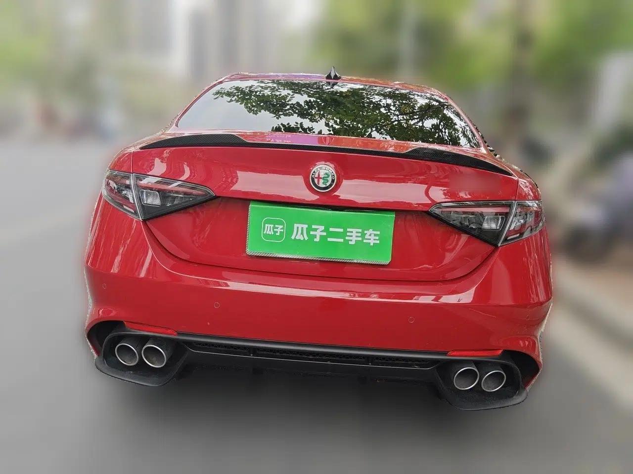 Alfa Romeo Giulia 2023 2.9T V6 520HP Four-Leaf Clover Edition — миниатюра 5