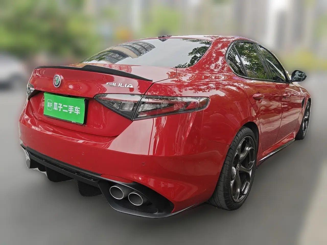 Alfa Romeo Giulia 2023 2.9T V6 520HP Four-Leaf Clover Edition — миниатюра 6