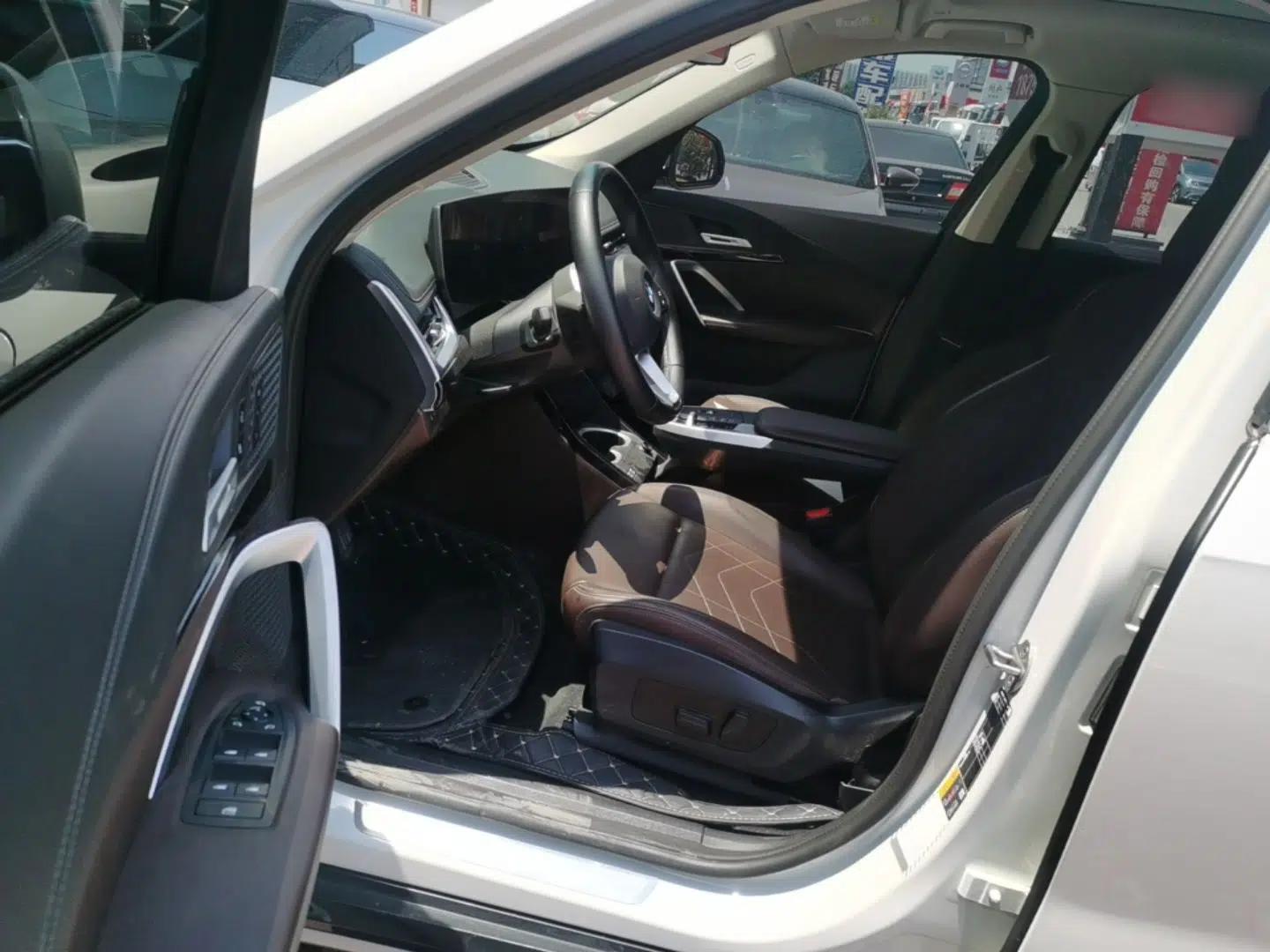 BMW iX1 2023 eDrive25L X Design Package — миниатюра 18