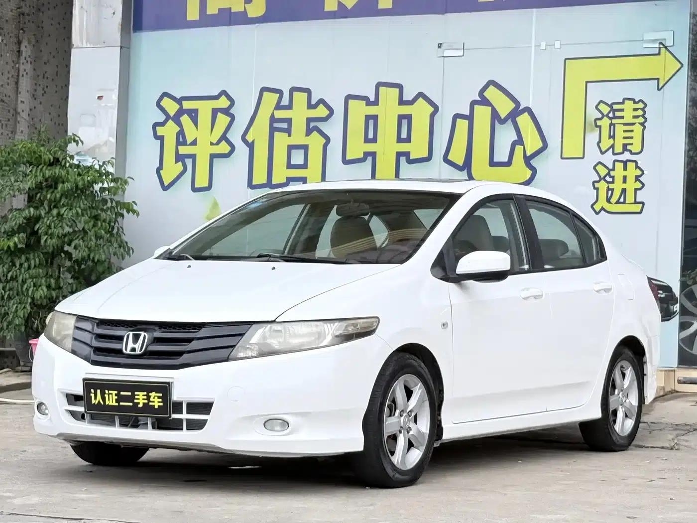 Honda City Classic 2012 1.5L Automatic Elite Edition — миниатюра 1