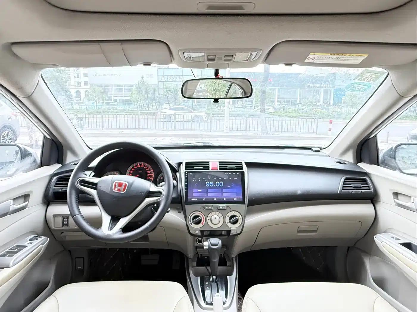 Honda City Classic 2012 1.5L Automatic Elite Edition — миниатюра 11