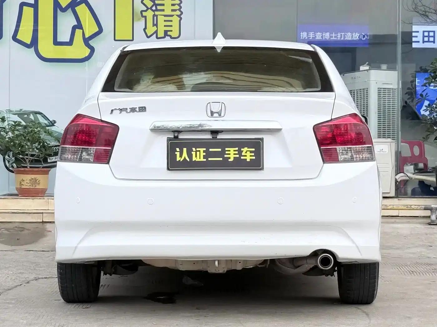 Honda City Classic 2012 1.5L Automatic Elite Edition — миниатюра 12