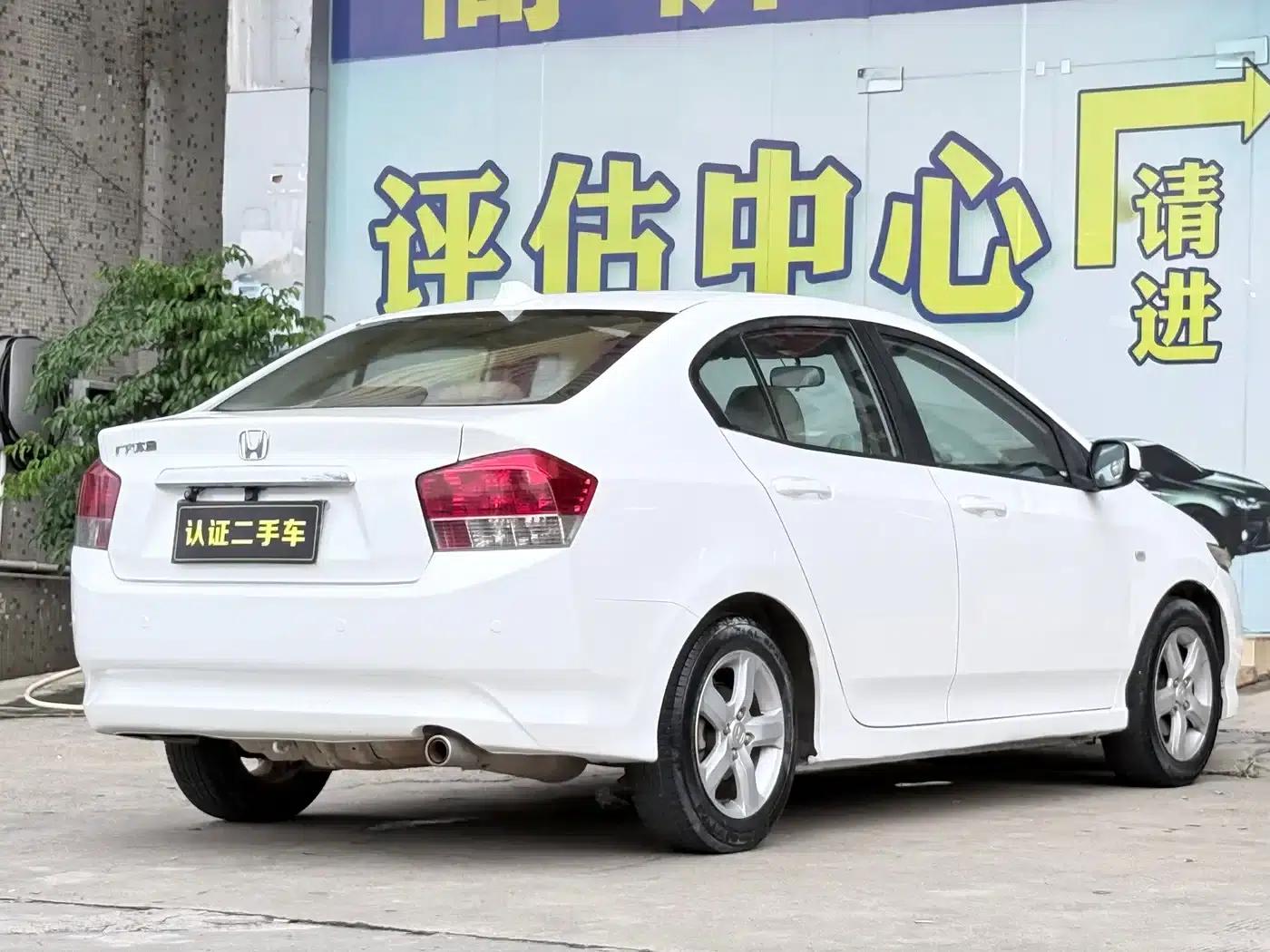 Honda City Classic 2012 1.5L Automatic Elite Edition — миниатюра 13