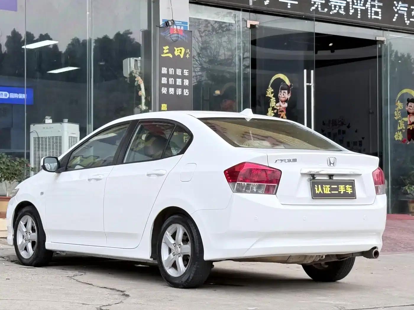 Honda City Classic 2012 1.5L Automatic Elite Edition — миниатюра 14
