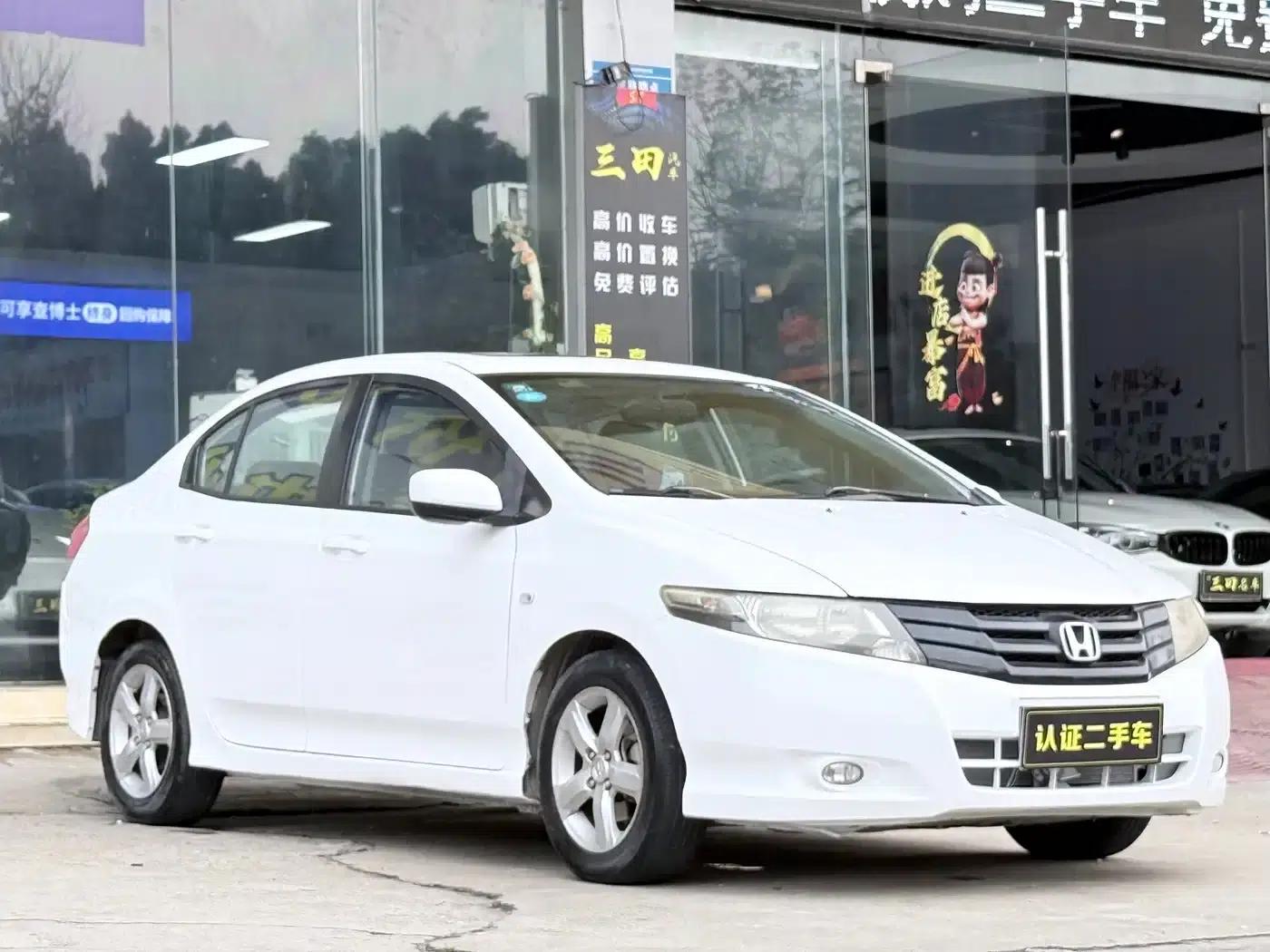 Honda City Classic 2012 1.5L Automatic Elite Edition — миниатюра 3