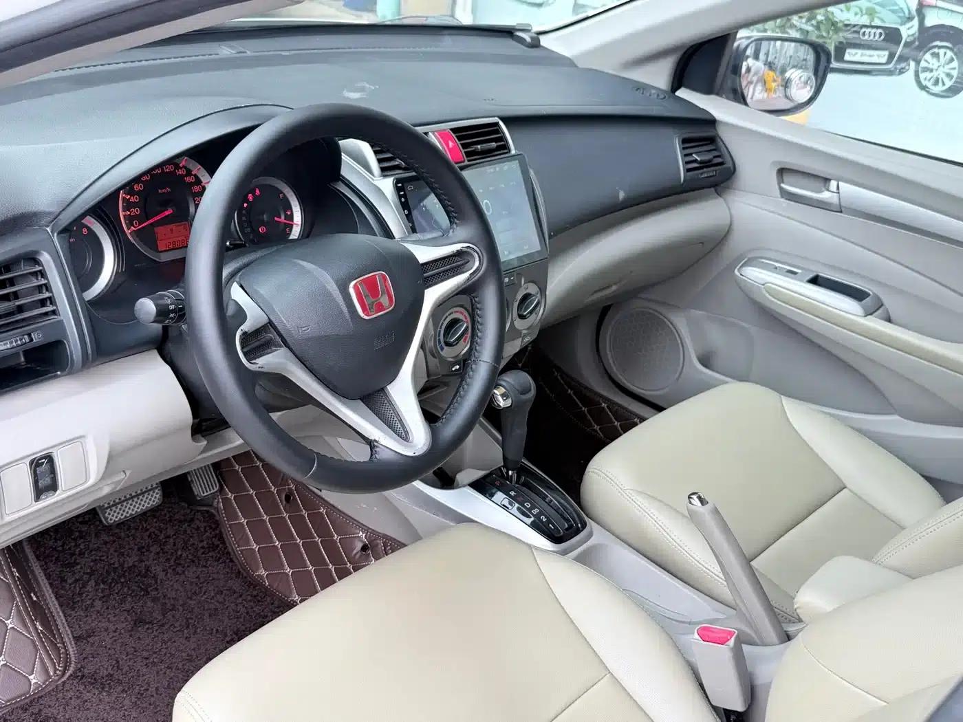 Honda City Classic 2012 1.5L Automatic Elite Edition — миниатюра 4