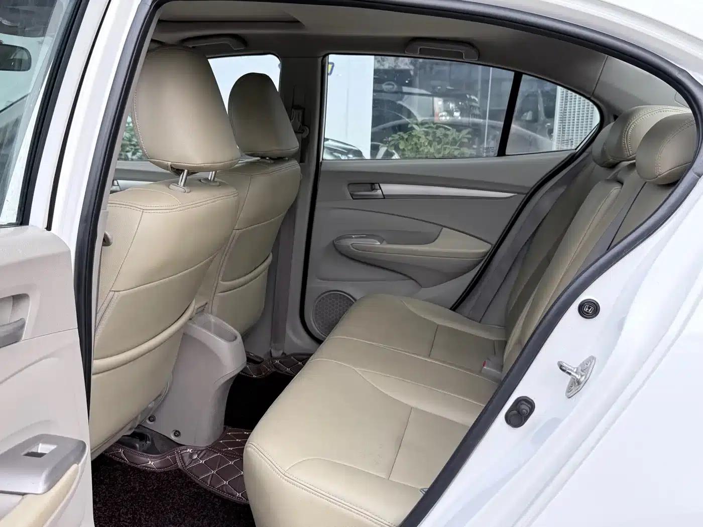 Honda City Classic 2012 1.5L Automatic Elite Edition — миниатюра 5