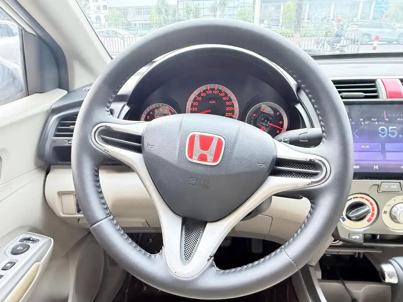 Honda City Classic 2012 1.5L Automatic Elite Edition — миниатюра 8